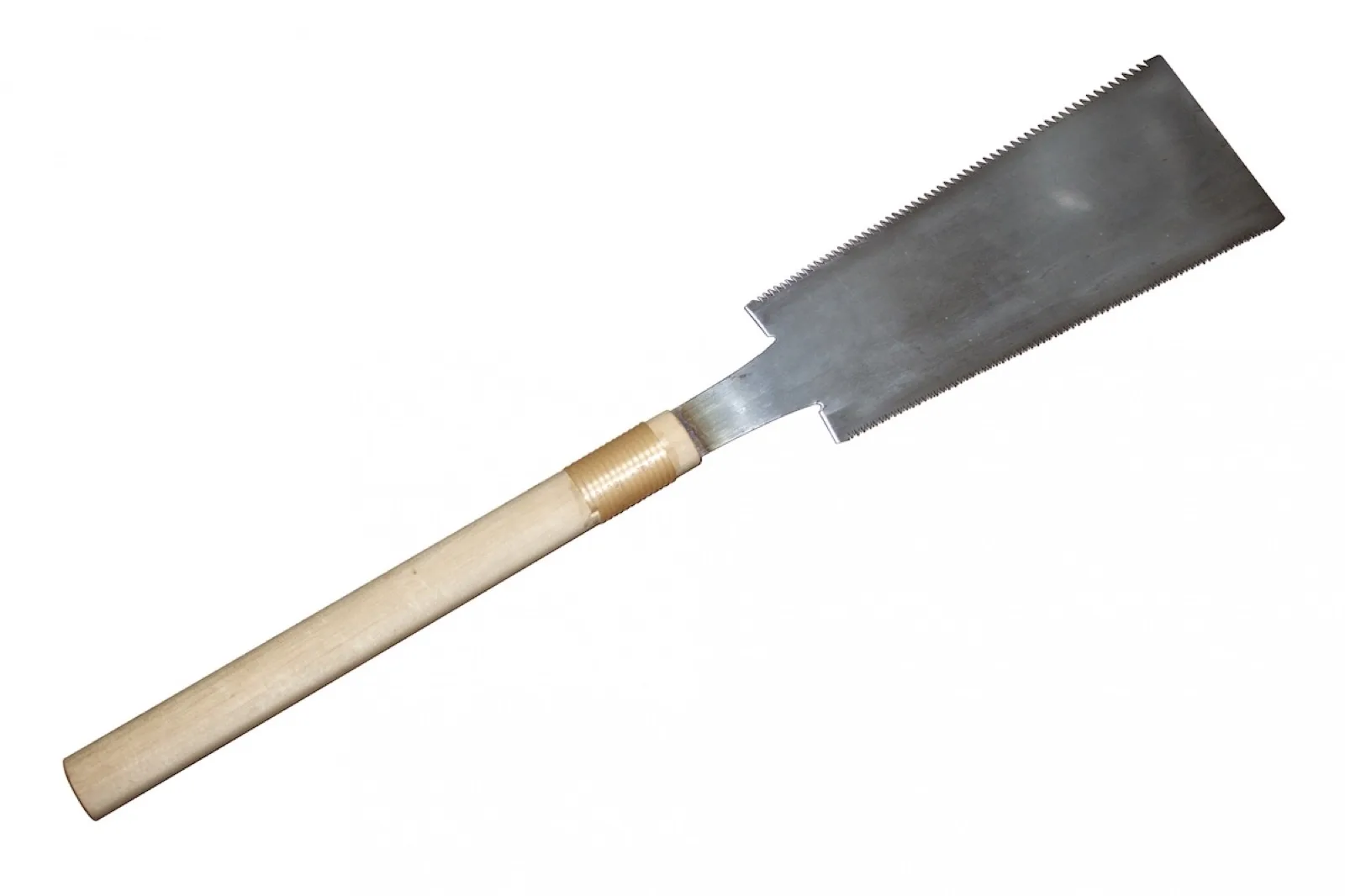 大工仕事で使われる両刃のこぎり